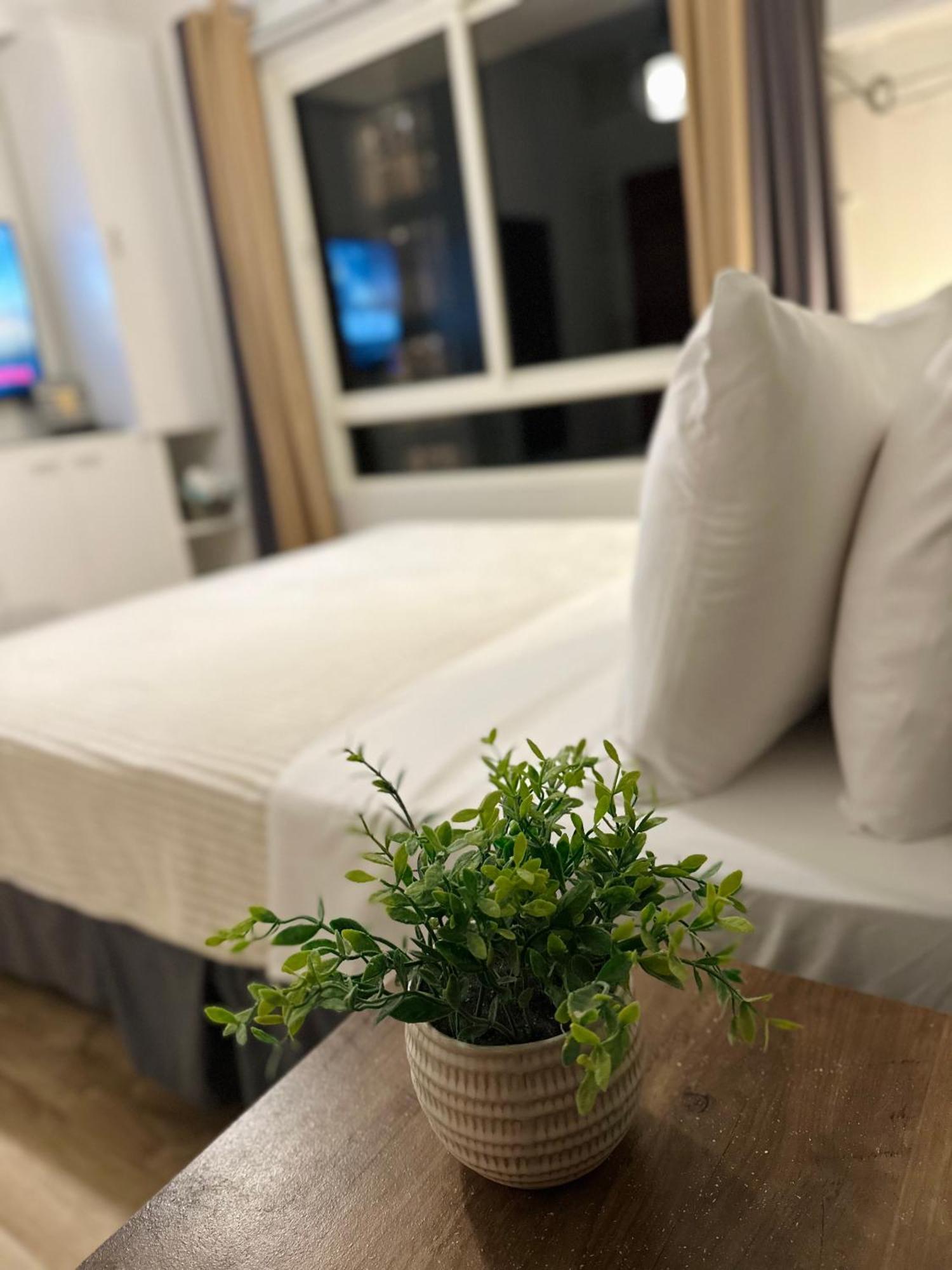 One Bedroom Condo Suite In Bacolod City Екстериор снимка